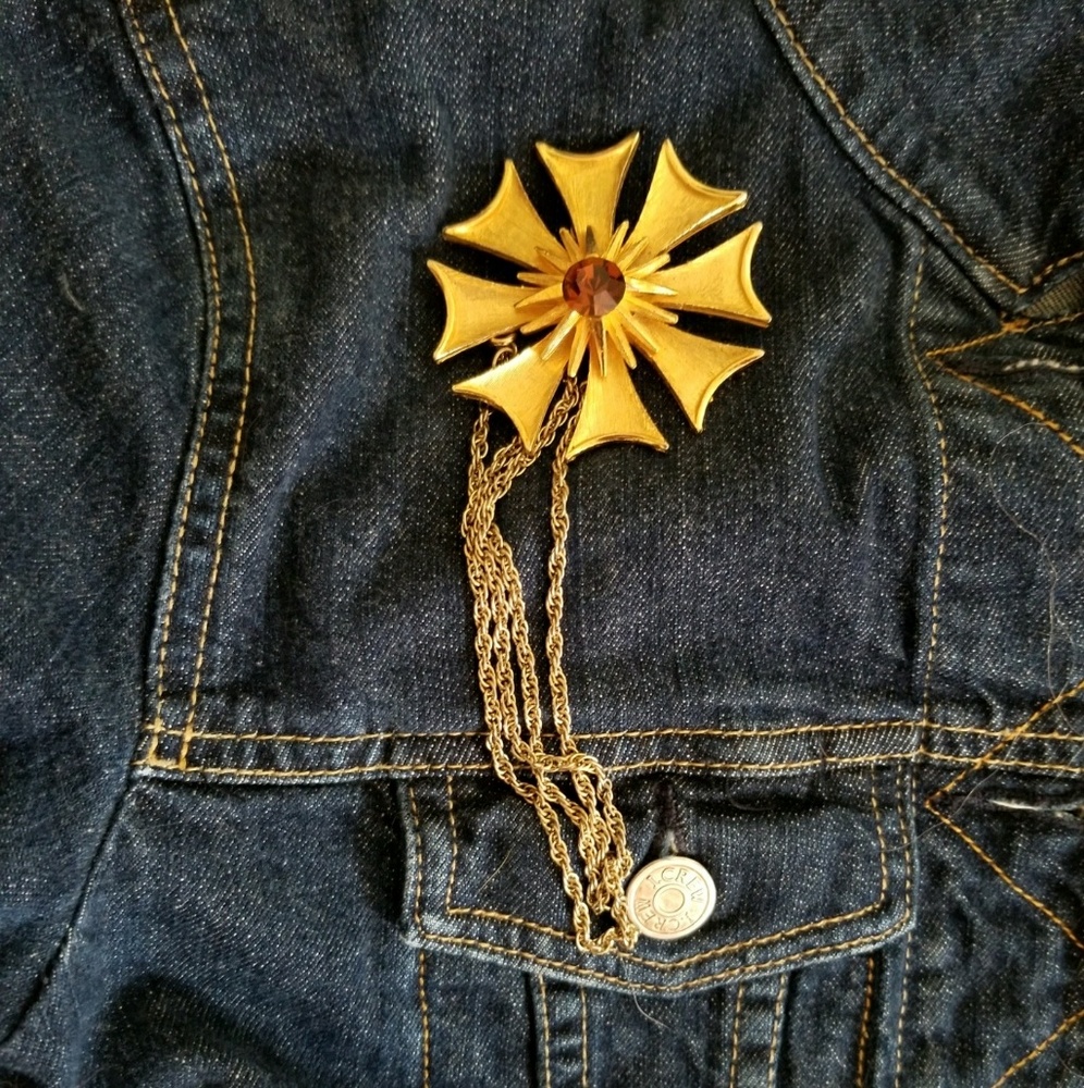 Brooch necklace combination gold